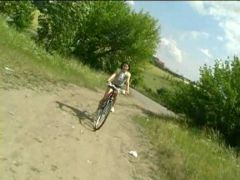 Fahrradtour mit Dildofick im Grünen